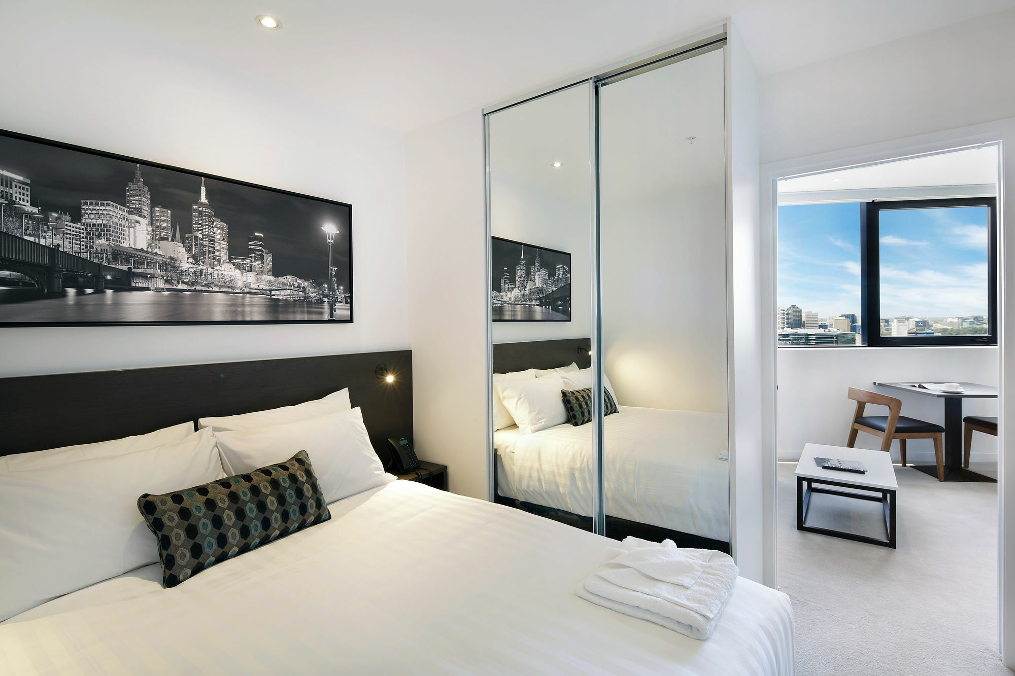 Experience Bella Hotel Apartments Мельбурн Экстерьер фото